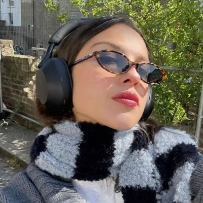 sientoflores's profile picture. pienso en vampiros todos los días