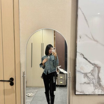 Griseld_aShaw7's profile picture. I want to share sweet nothings with you in the evening breeze, counting stars while the moon peeks in to listen.