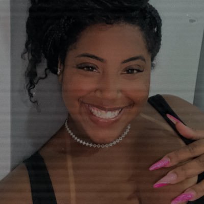 Meelgomees_'s profile picture. Sustentada e protegida por aquele que nunca falha. 🤍✨🙏🏾 //✨📸insta:meelgomees_