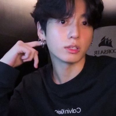 illstay's profile picture. • Behind every exquisite thing that existed, there was something tragic • (she/her)