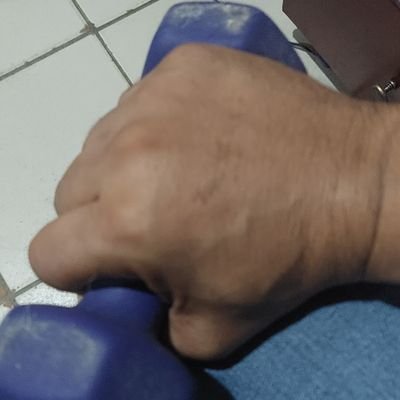 ernestitititi's profile picture. No pude entrar a la otra cuenta, por ayudar me bloquearon.