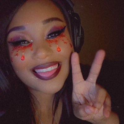 rozeileaa's profile picture. 🧚🏾‍♀️part-time cosplayer • 🎮 half-ahh streamer • 🪭full-time otaku | 💌: rozeileaa@gmail.com | @Twitch Black Guild! ♑️