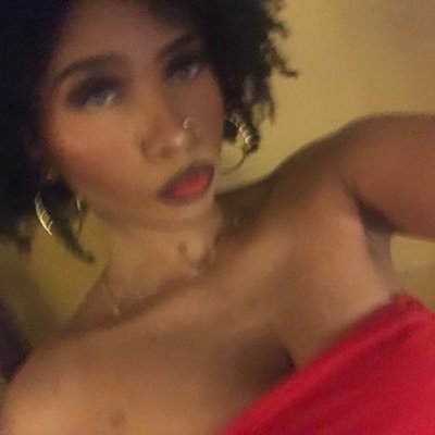 glitxbby's profile picture. !^(:+*$