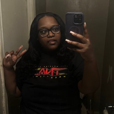 neahvibes's profile picture. 24 | Scorpio | it’s okay to be the villain sometimes 🦹🏾‍♀️ |she/her | IG: neahvibes | TikTok: neahvibes_ | ⚠️ |
