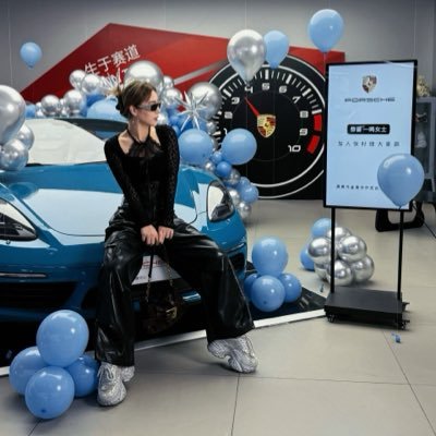 6U2he's profile picture. 