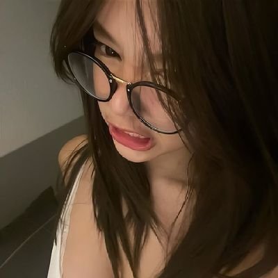 mochitellato's profile picture. 𓂃 𓈒𓏸 she's a girl lost in fiction, imagination, dreams and hope . !