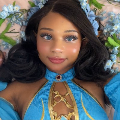 goodnightlilix's profile picture. 18+ cosplay • real life fairy • @goodmorninglili • More of me in my link!