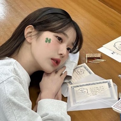 decaency's profile picture. 📖 — in the decency of quiet moments, i read slowly and drift into movies softly