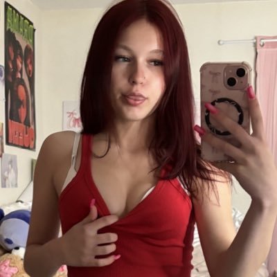 aliiicesouth's profile picture. I flirt better in DMs 😇