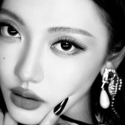 yiezhw's profile picture. Stunning calliope in a human form, alluring the kwangya by her harmonious voice ✧ 宁艺卓 the chief of muse.