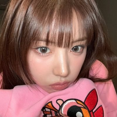 7jbnbk's profile picture. 사랑이라 말하며 모든 것을 이해하는 듯