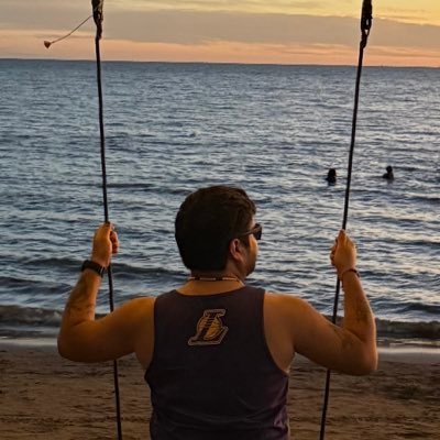 madyisus_'s profile picture. And I'll make your heart weak every time 💛