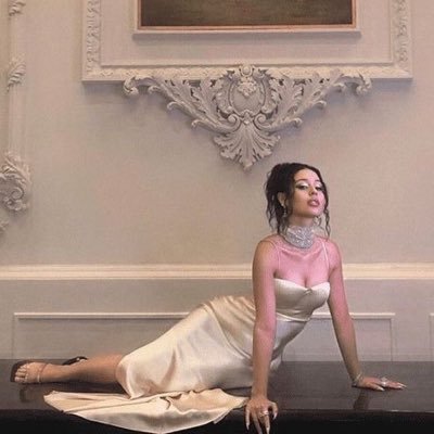 zeynholics's profile picture. 