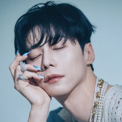 jjun_0829's profile picture. 주민진 | 우리 인생이 희곡이고, 온 세상이 무대✨️