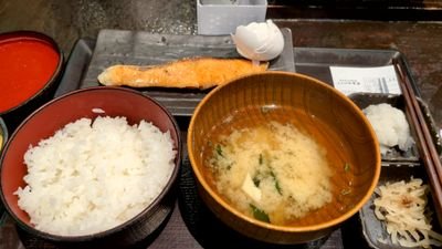 silkmemory_tv's profile picture. マスクするもしないも自由だとは思う。
ただ鼻だしとかあごマスクとか、あげく耳とかするなら、外せば良いじゃんか！