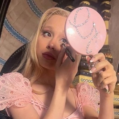 xmoonxcziksx's profile picture. "I'm a creep" "I'm a weirdo" ok??? I'm a barbie girl in a barbie world, life in plastic - it's fantastic.
