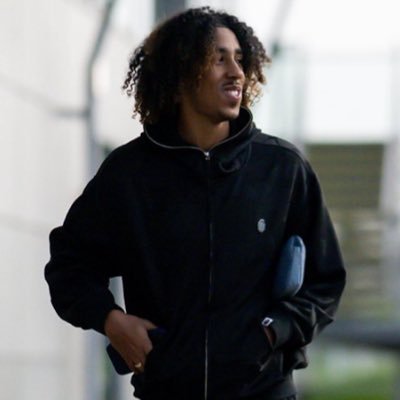 olayelee4's profile picture. Nigerian Polyglot ( Chinese , Russian ,German )|#Tutor |#Chinese #German #Russian Language Translator ||polyglot 📎🇨🇳🇳🇬 🇷🇺🇩🇪Manchester United fan in HD