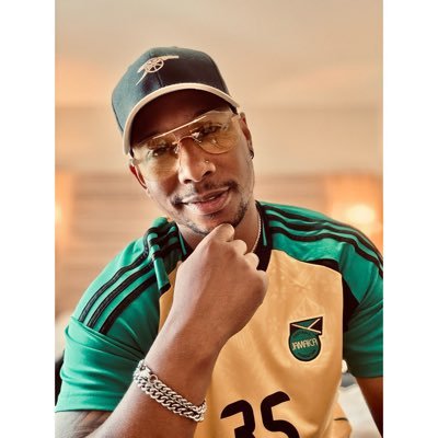 NorthBank_JJ's profile picture. Failed Footballer// @Arsenal (H)&(A)// North Bank// 🔴⚪🏟 // Father // 🇯🇲Just Memoirs of a Geezer.