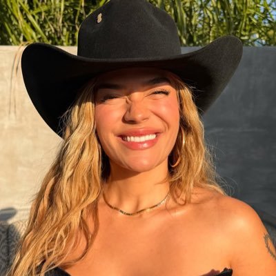 weishxnct's profile picture. Tengo presente cada lugar de ti, ¿cómo fue que antes no te vi? ✨💕