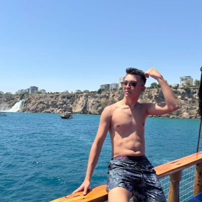 emrecnszz's profile picture. 💛💙