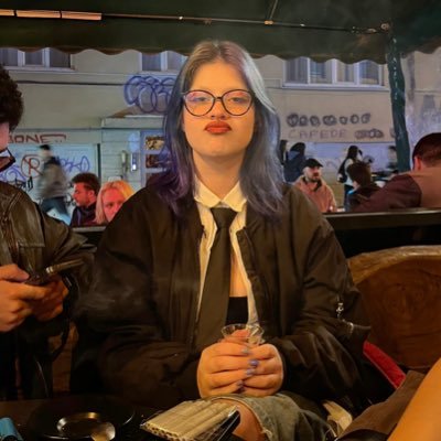 dabelw_'s profile picture. sadece kızlar ve gayler