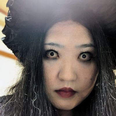 kd6zbWXejGU1s5b's profile picture. 白塗りGoth魔女🌙
頭の健康を手に入れたらみけぽになりましたw只今ダイエット中〜。
バンギャ(ゴスロリ)→ゴス→迷子→ゴスに戻りかけの、元女王様。
ゲーム→ツイステ 刀剣乱舞 クリユニ5鯖