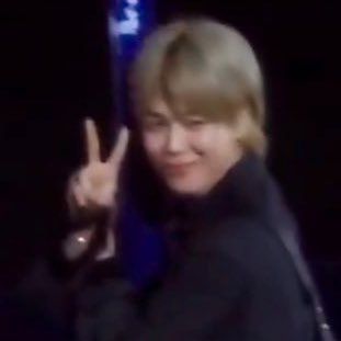 puppybunnies's profile picture. curiosity, questioning, ambiguity, pretty things, goofy things, intersections of all of the above. she/her. books, dogs, BTS. 💜 당신과 함께여서 행복했어 💜