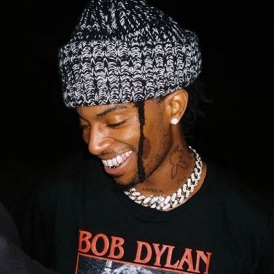 cloudyYVL's profile picture. Never Enough For 1.