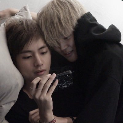 fvckmybtsisback's profile picture. ⟭⟬E ARE B⟬⟭CK 🎀 YOU GOT THE BEST OF ME @bts_twt