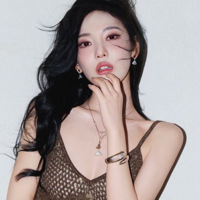 darkjwi's profile picture. NINGNING is the maknae and the fact that she ate first is crazy || @doiexjwi’s other acc.