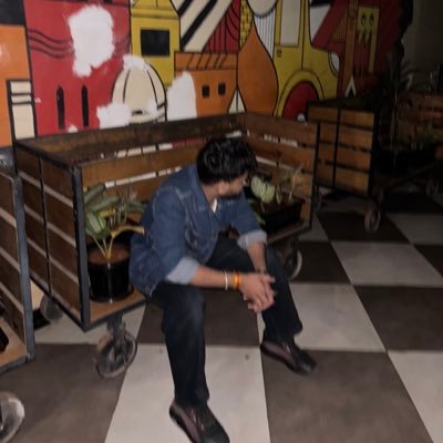 anaditalks's profile picture. MBA by mind, editor by heart 💼📷