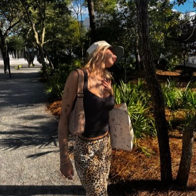 ShelbyVowels's profile picture. #LLMADCITY             444