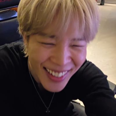 vale_yoonmin's profile picture. she/her | 🐱🐥                                                                                   
'𝘧𝘭𝘺 𝘢𝘸𝘢𝘺, 𝘣𝘶𝘵𝘵𝘦𝘳𝘧𝘭𝘺, 𝘧𝘪𝘯𝘢𝘭𝘭𝘺 𝘧𝘳𝘦𝘦'