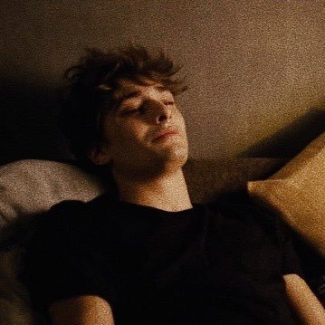 komthup's profile picture. 