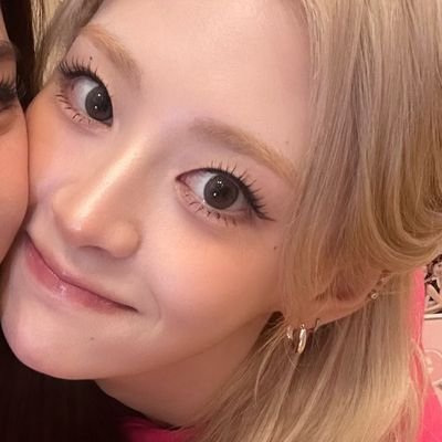 SeeunFTW's profile picture. magnolia flashed a smile