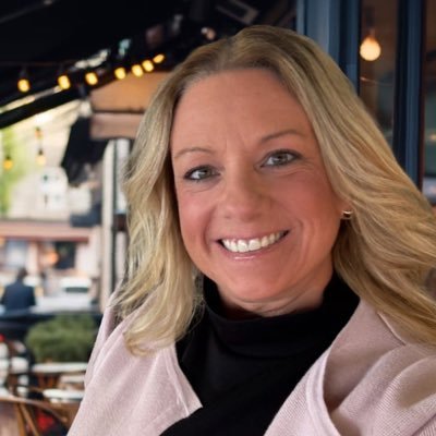 zubygirl100's profile picture. Registered Respiratory Therapist OPRMC 🫁🩺 || @dosleprechuans PR Contributor #GoIrish☘️||#HereComesDuke😈||Blue October💙||KC