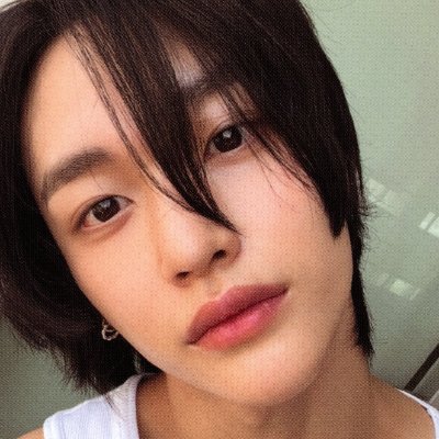 002_0302's profile picture. 