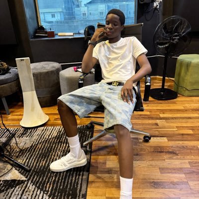 Champzchart's profile picture. back up