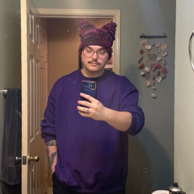 clashmonte's profile picture. 25🌱🌿 he/they | Biblically accurate Bass Player with no sense of media literacy | Insect Enthusiast | In @elsiebandca