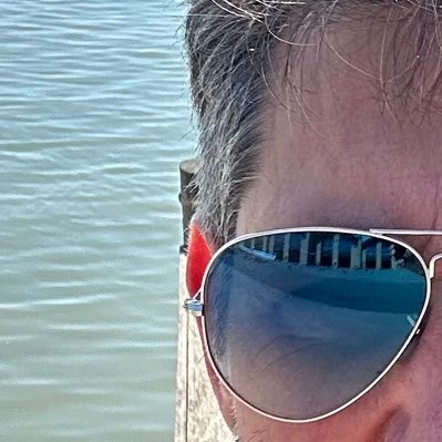 aaqi69's profile picture. ...Hey you, don't tell me there's no hope at all
Together we stand, divided we fall
  (cit.)  Hey you (The Wall - Pink Floyd)