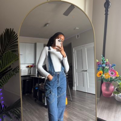 Hamdahbaby_'s profile picture. A girl can’t have an impulsive feeling?