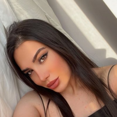 fragiledream__'s profile picture. چمدان بسته ام
از هرچه منم، دل بکنم...