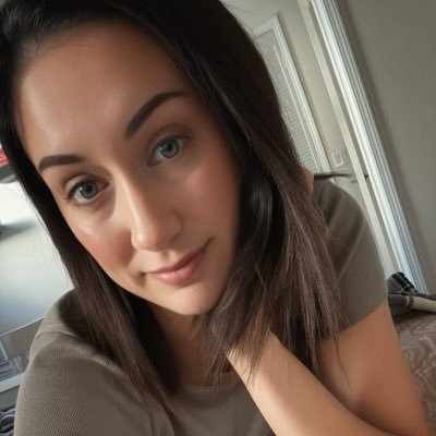 KimNFB77's profile picture. 