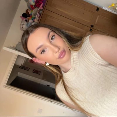 mollie_wwfc's profile picture. 26✨ @wolves🧡🖤