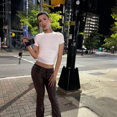 freakybotbot's profile picture. 5 ⭐️ Latino Content Creator 🎥