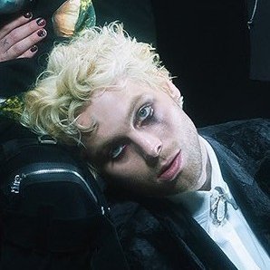 guiltyaslvy's profile picture. ✩ one single thread of gold... @fvnallyclean13 | 5sos (+solos) & Taylor Swift 🖤