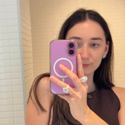 andreeastruly's profile picture. 