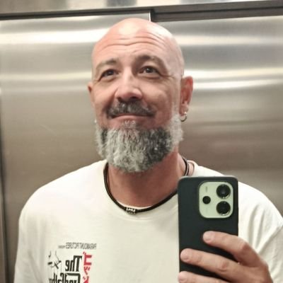 emiliosfc's profile picture. Sevillista, Carnavalero y ateo gracias a dios