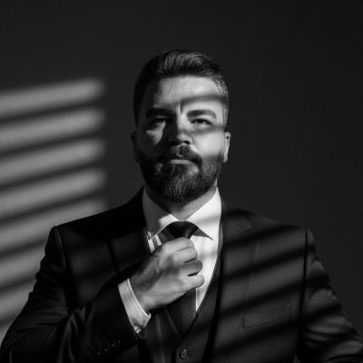 aTrueBarcaFan's profile picture. سایه‌ام در لابه‌لای کلمات گم شده است، با ذوقی اندک زندگی را ورق می‌زنم و می‌نویسم تا چیزی از من باقی بماند.