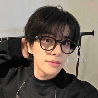 chwcherr's profile picture. 🫧┊multifandom                                                                
     
       ↳ skz, en-, twice, bnd, txt, bp, cravity